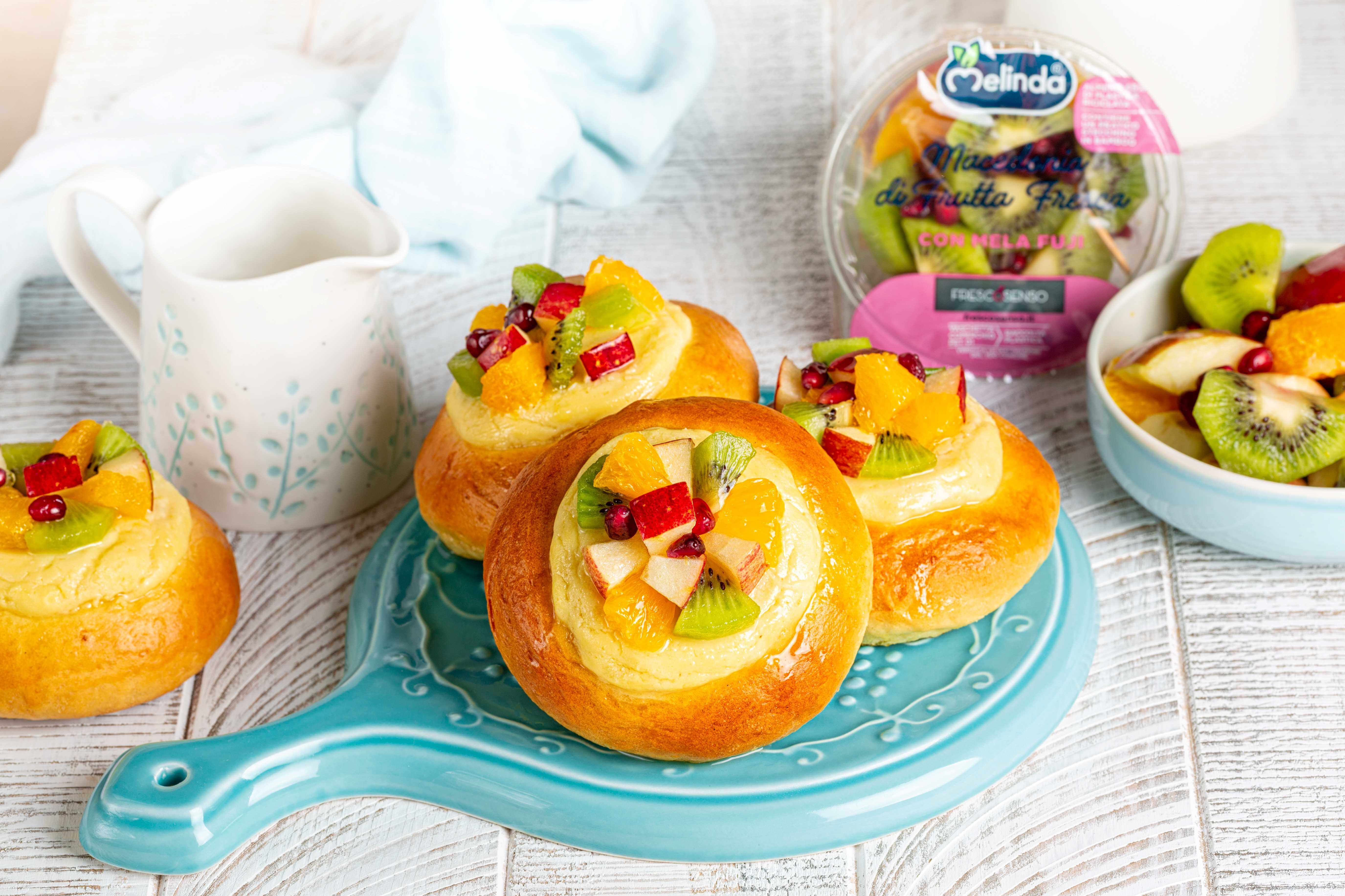 Brioches veneziane con crema di ricotta e frutta fresca