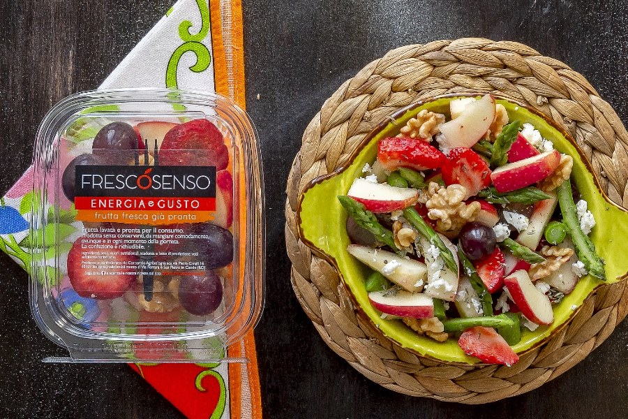 Insalata di asparagi con feta e macedonia ricca