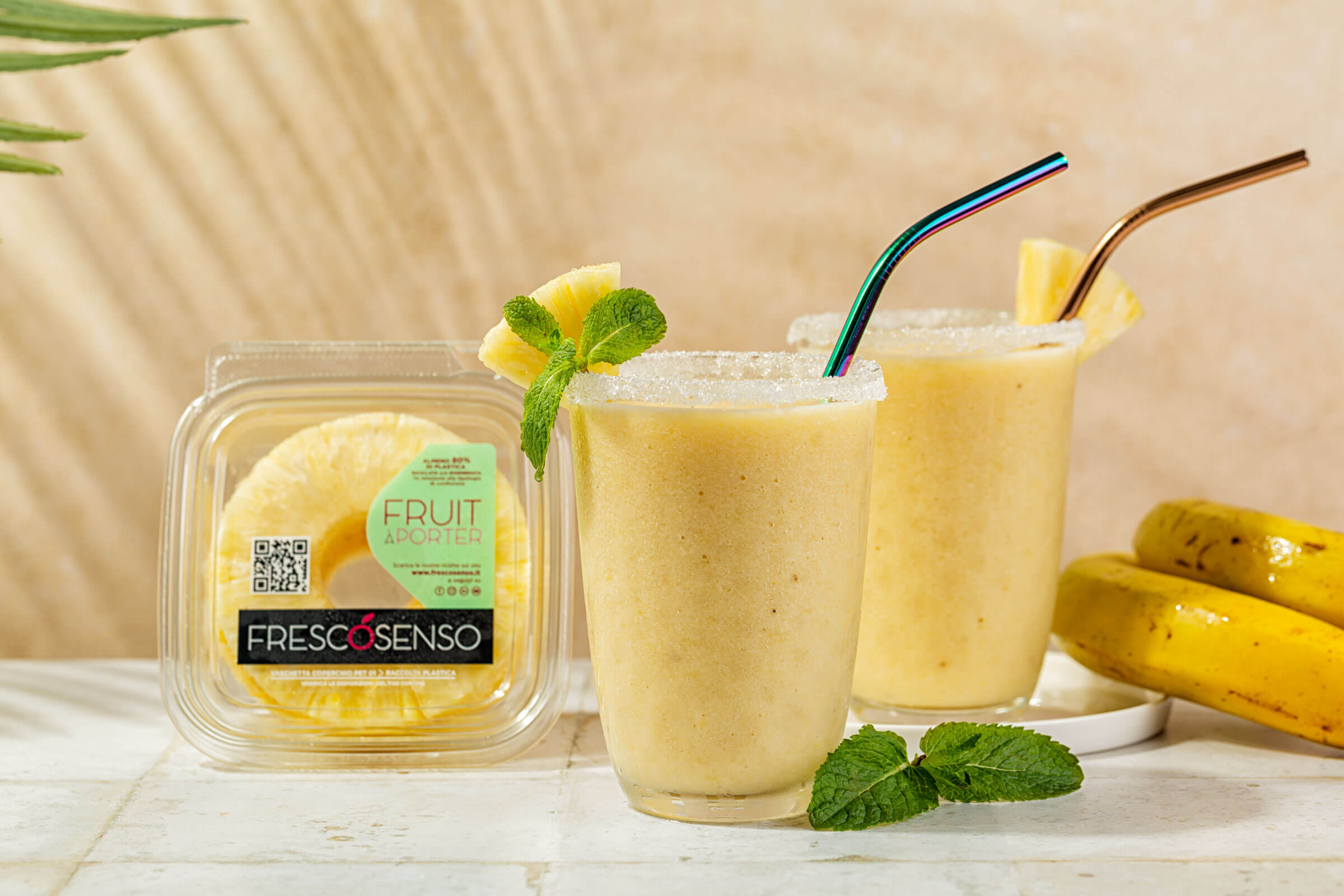 Frullato di ananas, banana e latte di mandorla