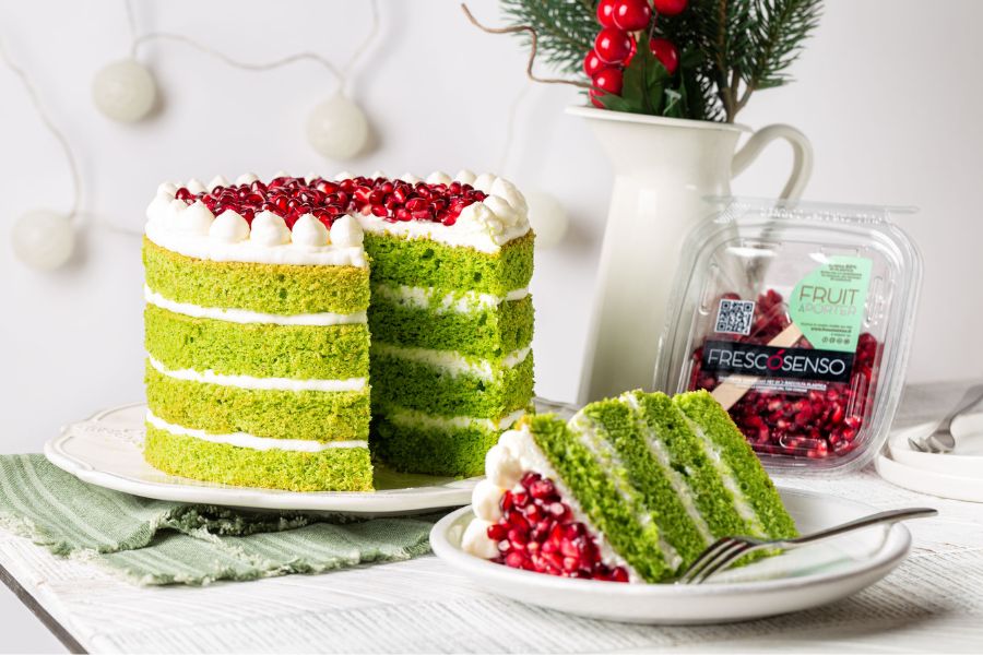 Torta natalizia alla crema con pistacchio e melagrana